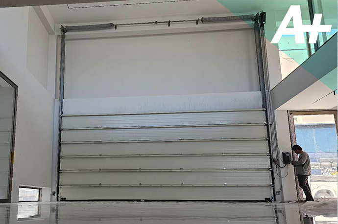 High lift track garagfe door